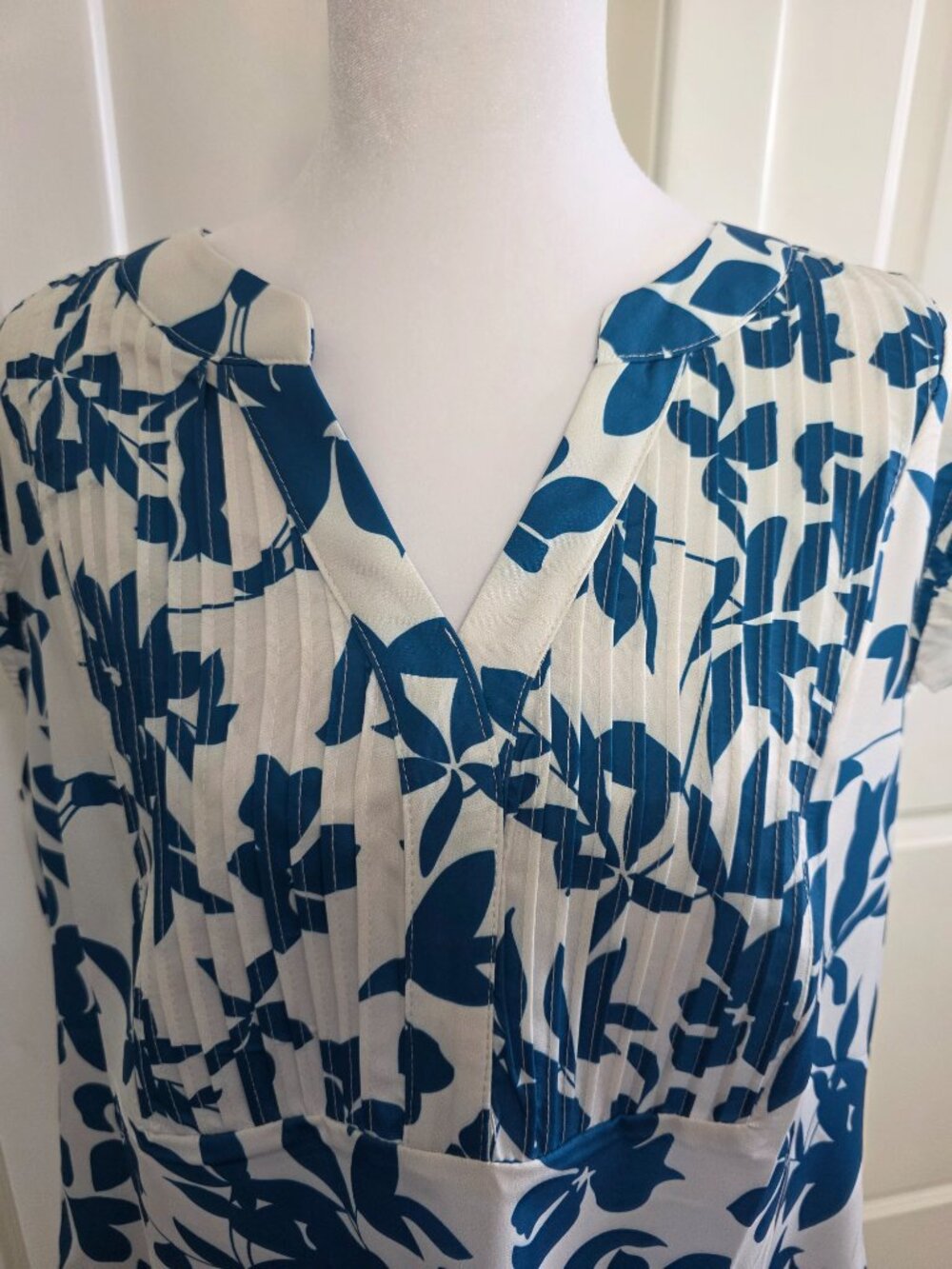 BloomChic White Blouse with Blue Floral Pattern - Size 12